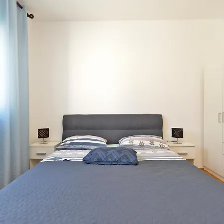 Apartment Fuer 7 Personen Ca 90 Qm In Medulin, Istrien Suedkueste Von Istrien