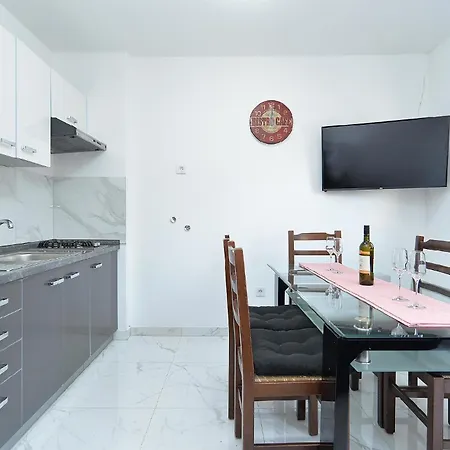 Apartment Fuer 7 Personen Ca 90 Qm In Medulin, Istrien Suedkueste Von Istrien *